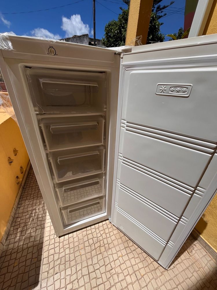 Arca Vertical Candy (Estático - 143,4 cm - 165 L - Branco)