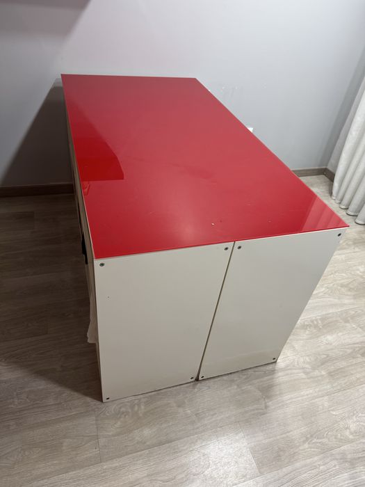 Dois moveis do ikea