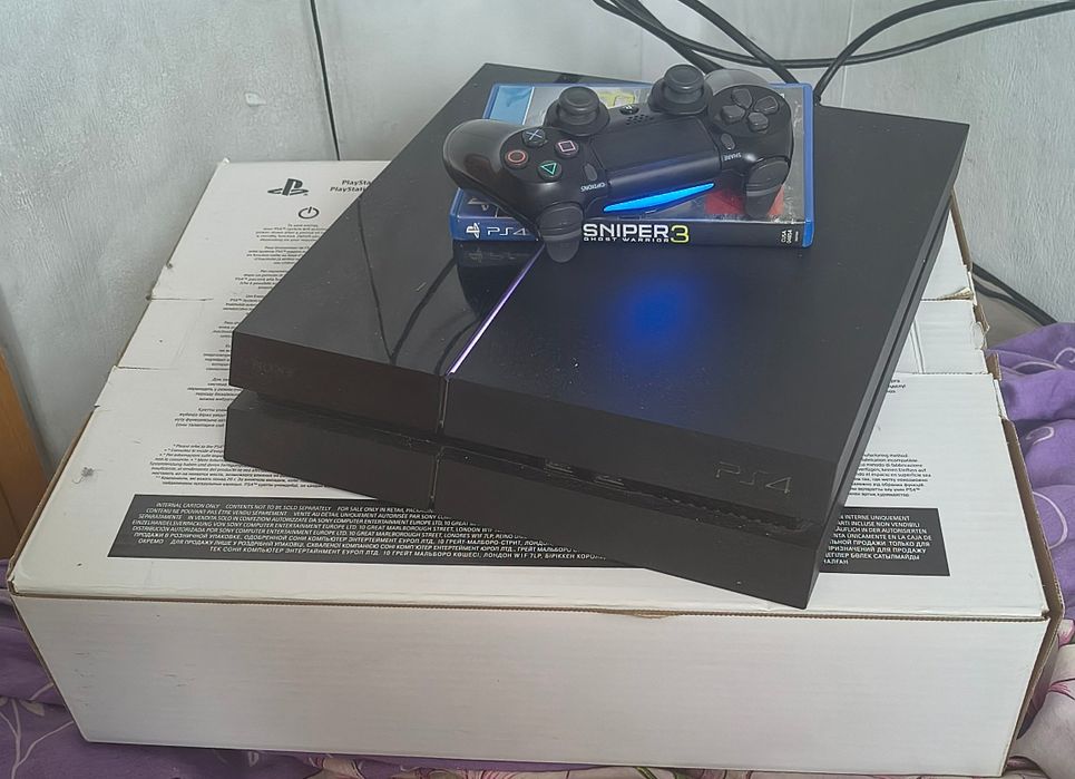Konsola PS4 PlayStation4 500GB  / Pad