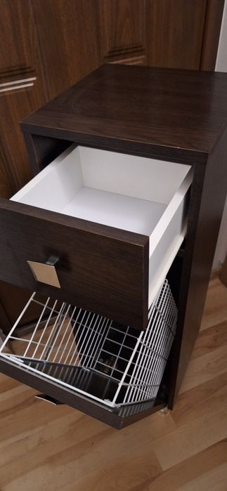 Szafka łazienkowa z koszem na pranie