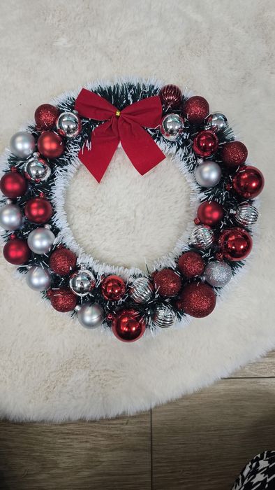 Wieniec srebrno czerwony 2