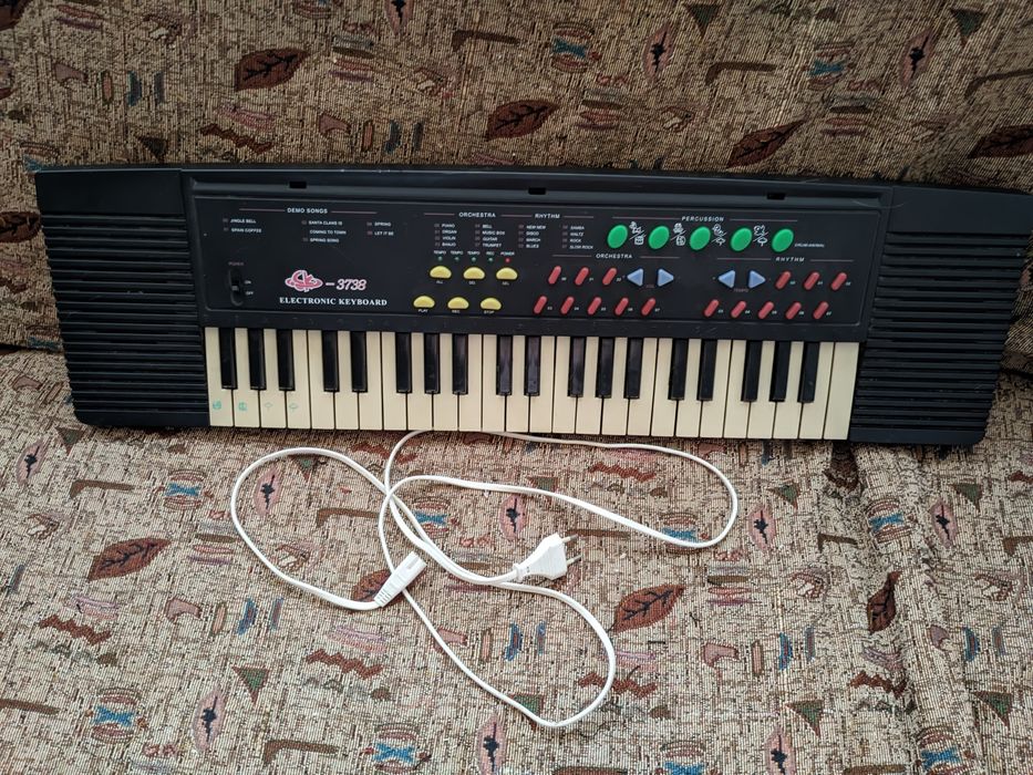 Детский музыкальный синтезатор