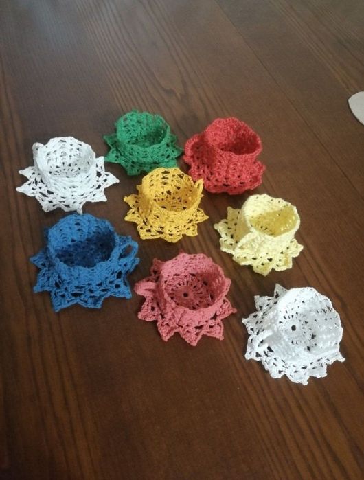 В'язані вироби: сніжинки, ангели, шари для декорації, чашки
