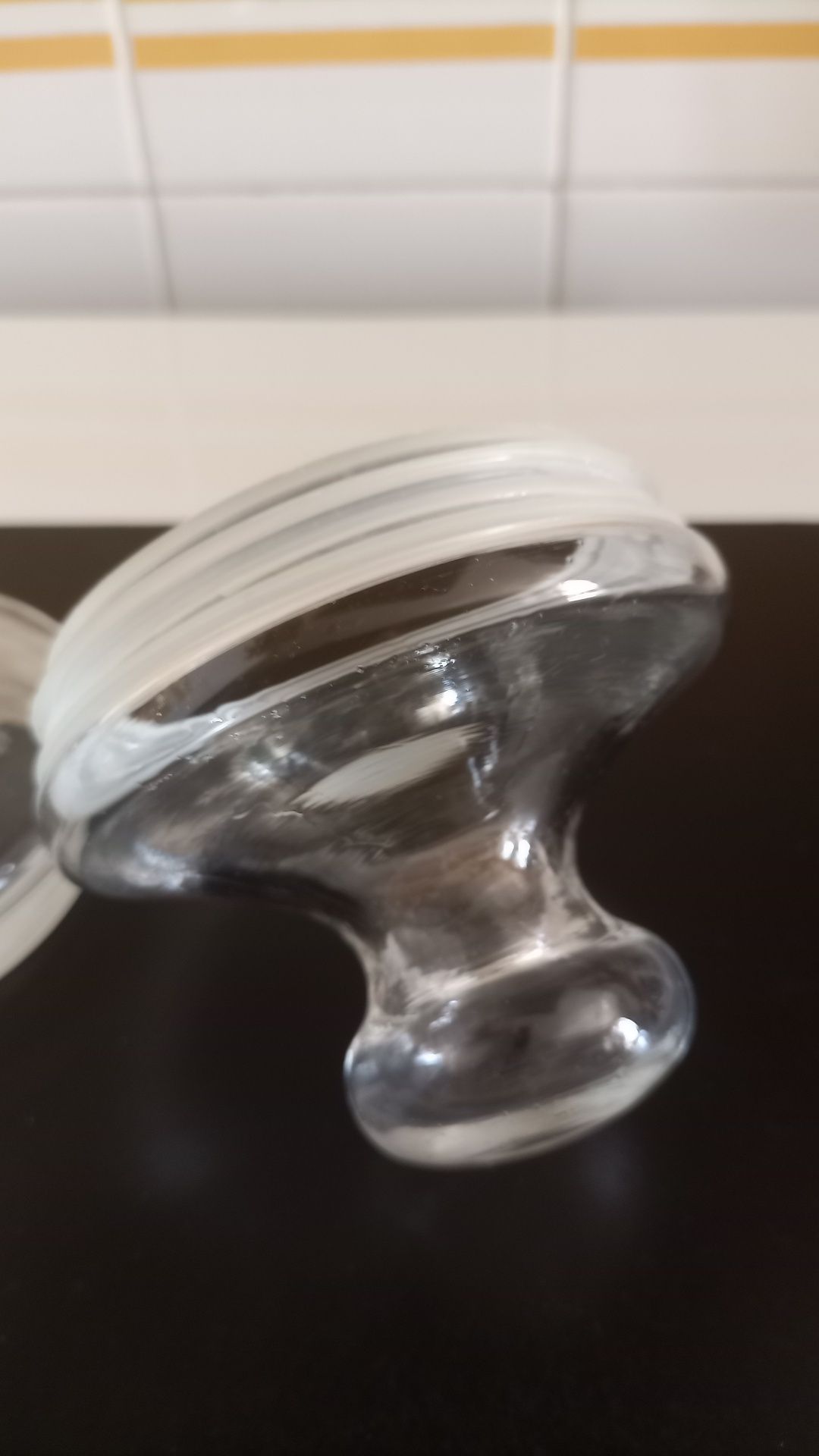 Tampas de vidro com o encaixe de plástico