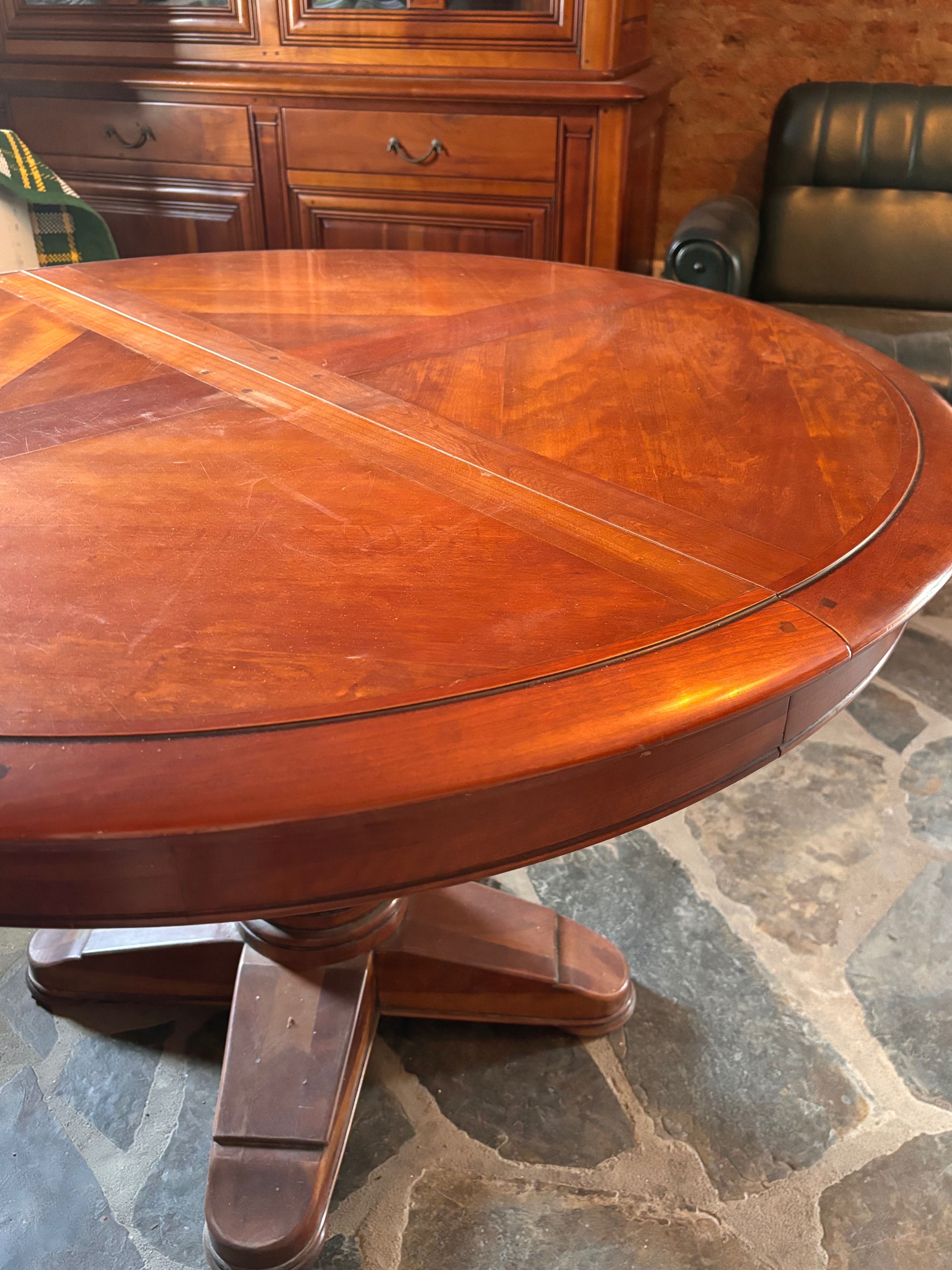 Conjunto madeira cerejeira louceiro, móvel TV, mesa e quatro cadeiras