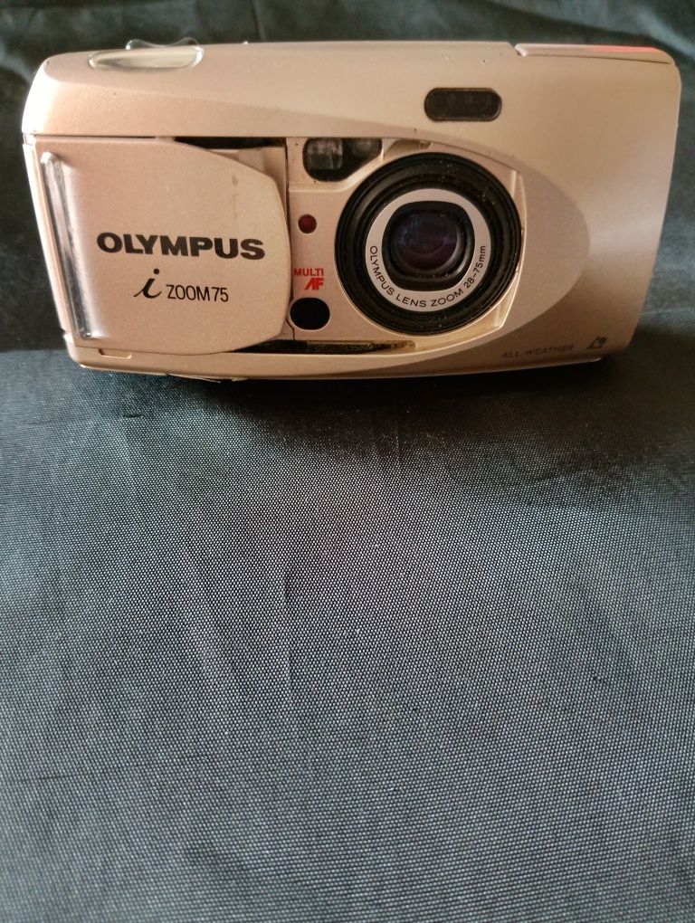 Câmara fotográfica Olympus Zoom 75