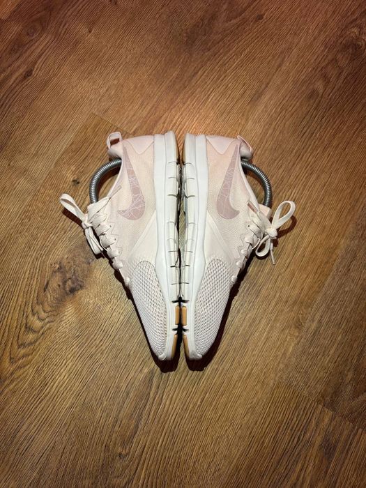 Кросівки Nike Wmns Flex Essential Tr