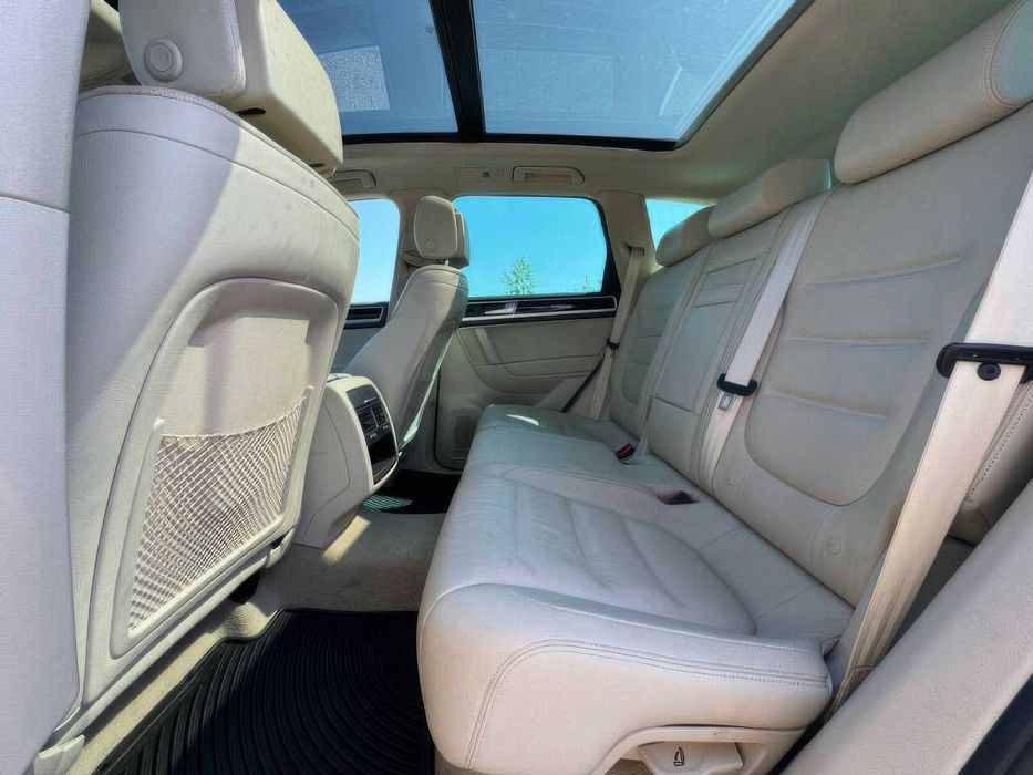 Volkswagen Touareg      2016