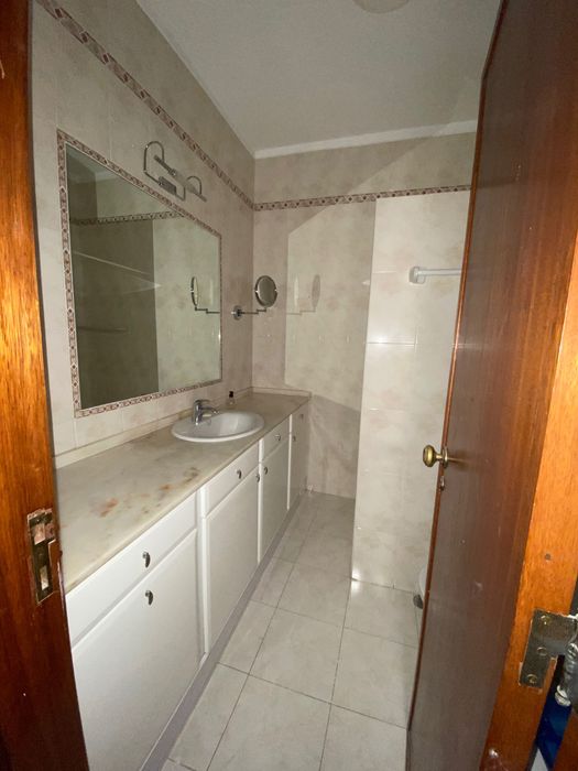 Apartamento T2 junto à Gare do Oriente e Moscavide