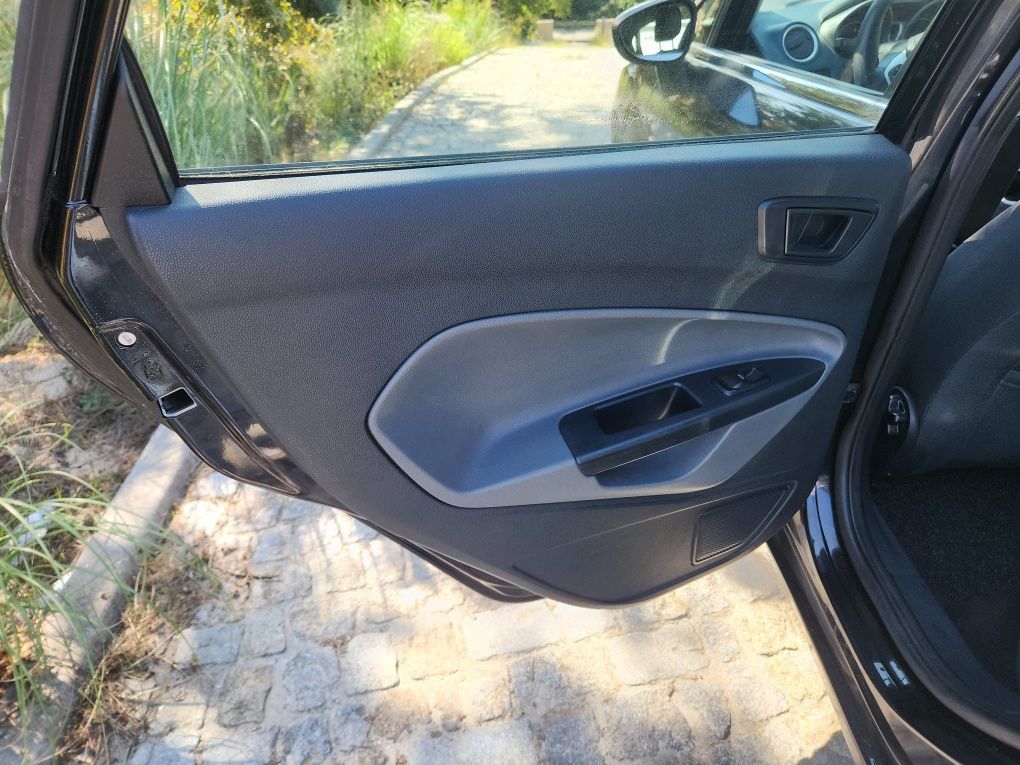 Ford Fiesta 1.4 tdci versao titanium