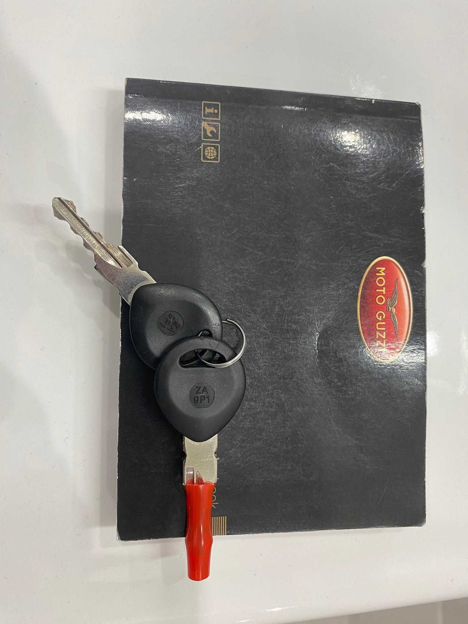 Moto Guzzi V7 Stone (Única limitada carta A2)