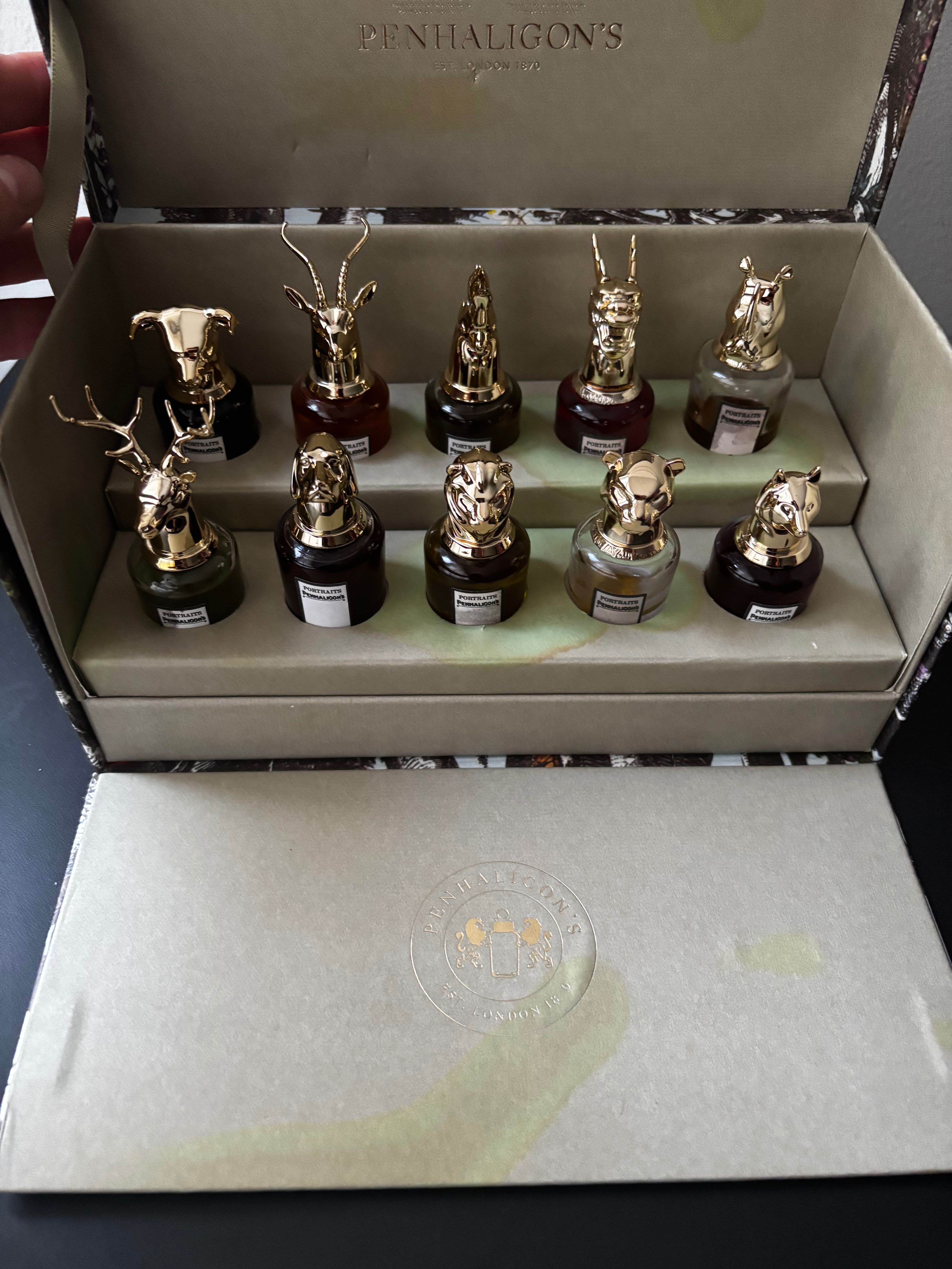 Conjunto de 10 Mini perfumes  ( 2  pouco utilizado) resto está novos