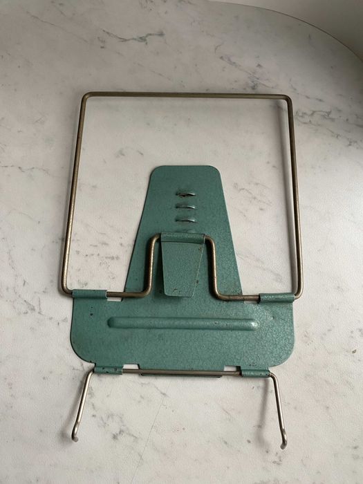 Подставка под книги металлическая