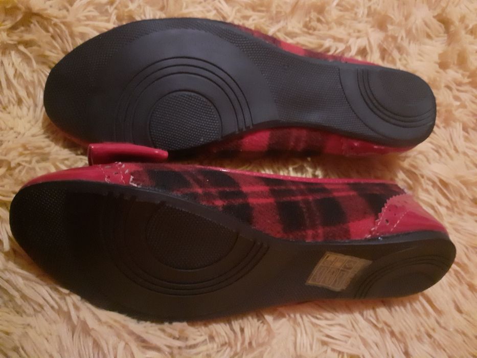 Baleriny krateczka czerwone lakierowane roz. 38