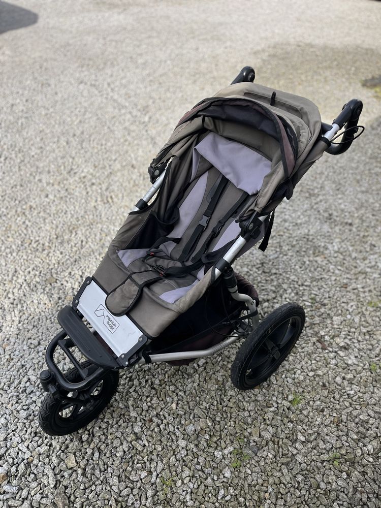 Wózek dzieciecy Mountain Buggy na pompowanych oponach