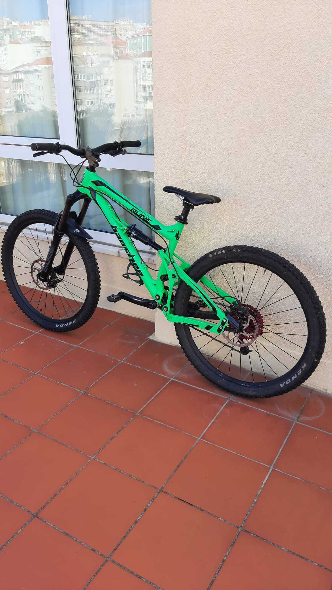 Vendo/Troco Bicicleta de enduro Banshee Rune V2  27.5