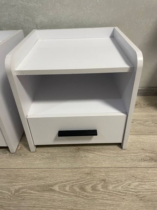 тумбочка приліжкова