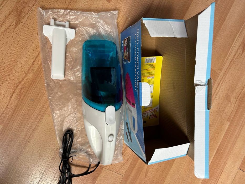 Міні пилесос в машину