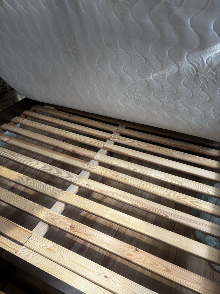 Łożko do sypialni z nocnymi szafkami  180/220 +lustro + komoda