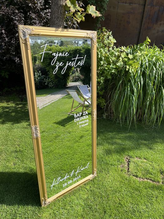 Wynajem wolnostojacego lustra do zdjęć selfie personalizowane napisy