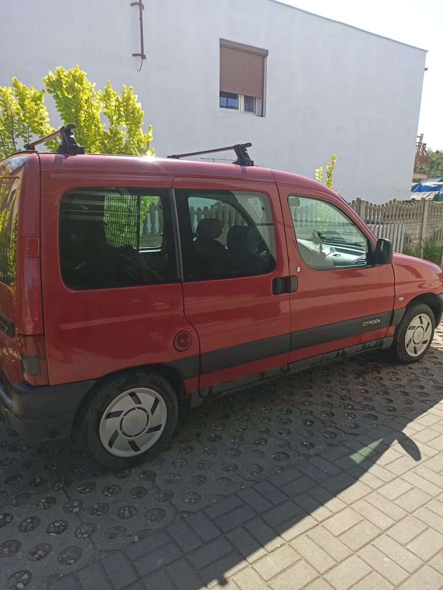 Citroën Berlingo 1.4 benzyna, GAZ. Hak. Rok produkcji 2000.Salon Polsk