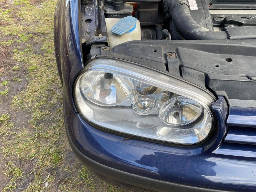 Lampy przednie Golf IV, ładne, uchwyty całe