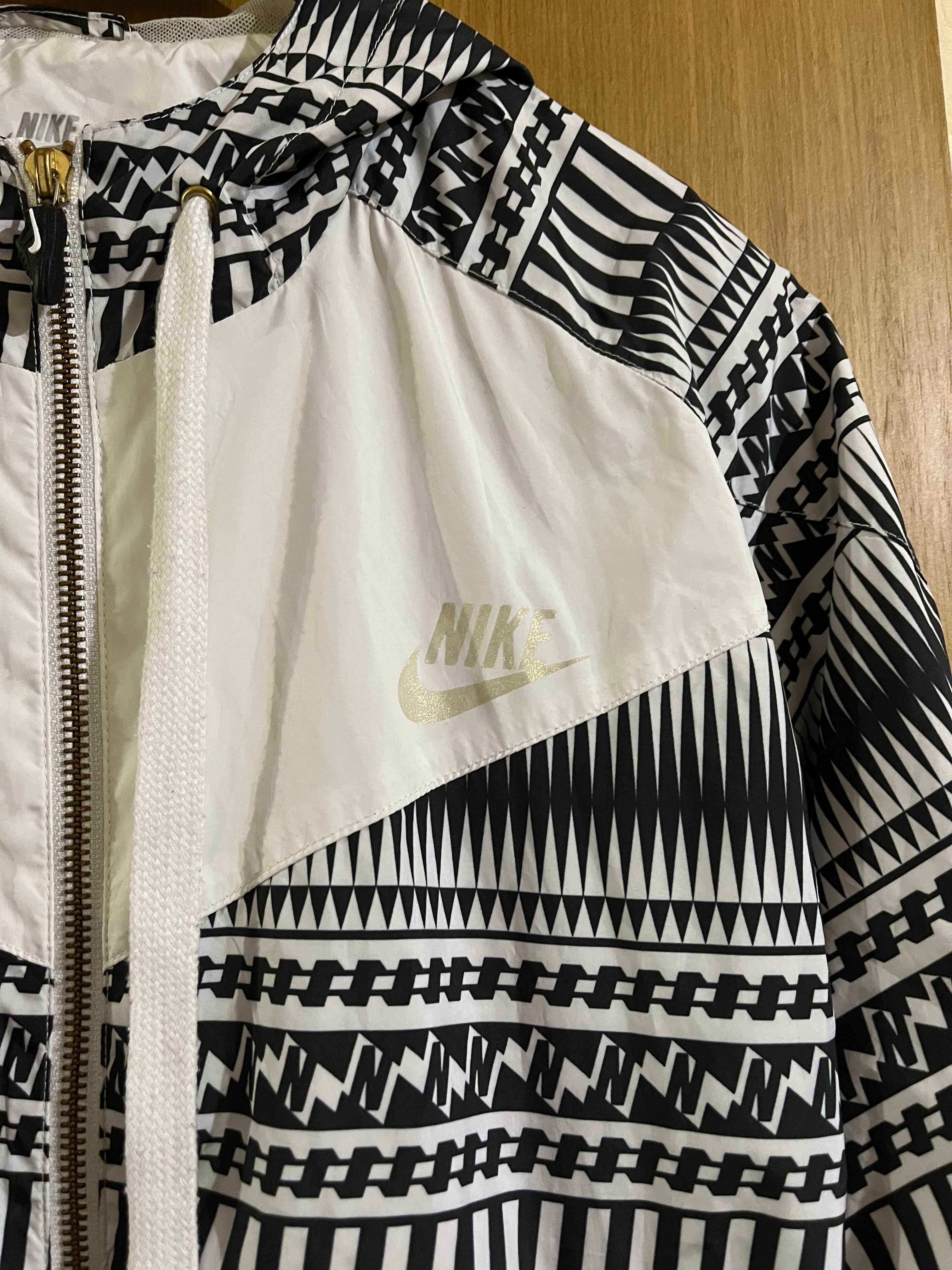 Женская мастерка, ветровка, куртка Nike Women Windrunner Jacket