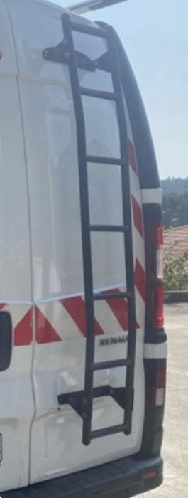 Vendo grade de tejadilho e escada