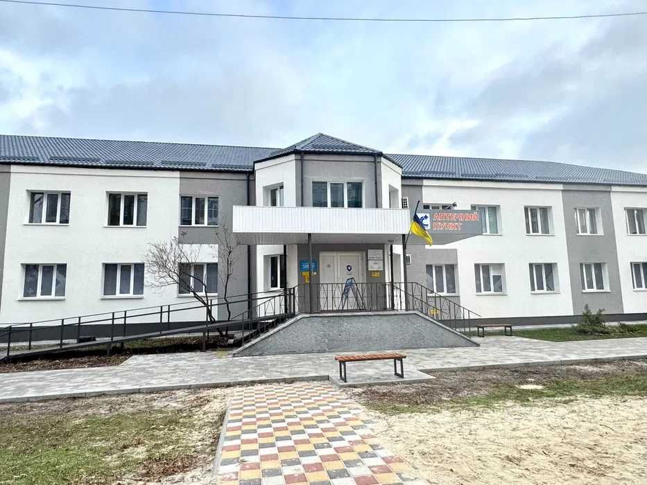 Фасадне приміщення з індивідуальним входом та запасним виходом