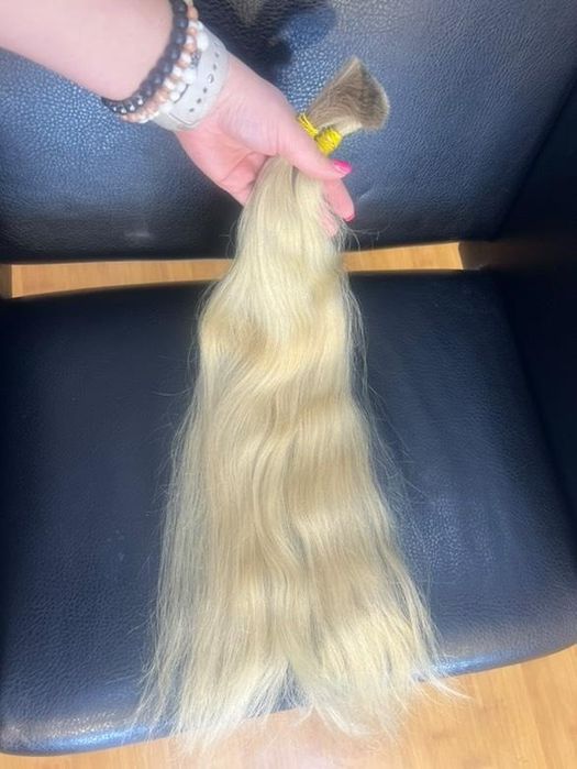 Натуральне хвилясте волосся блонд