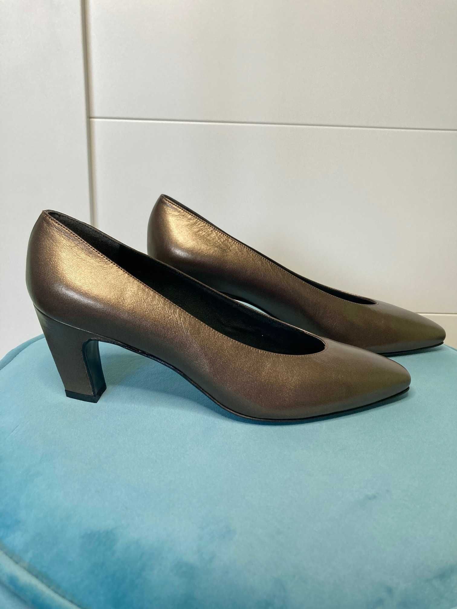 Nowe brązowe metaliczne buty czółenka Stuart Weitzman luksus 38