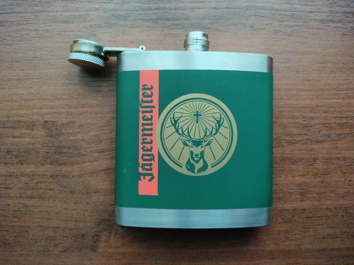Piersiówka Jägermeister