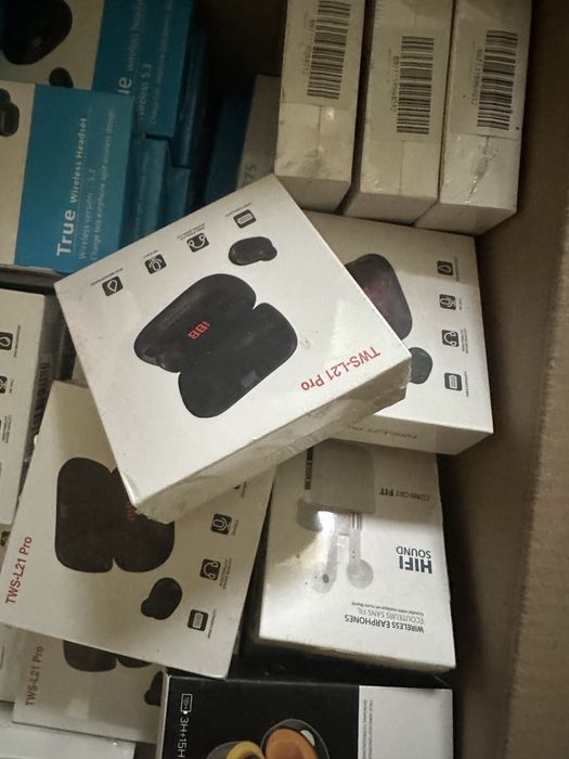 Навушники нові без провідні гуртом