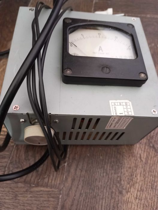 Зарядний пристрій