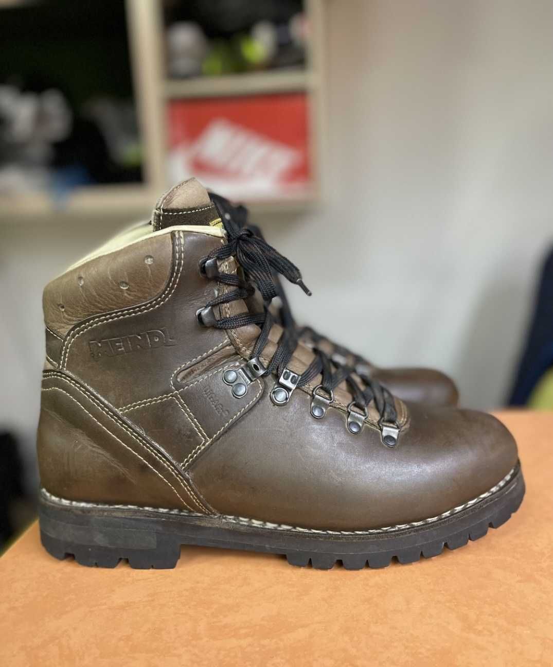 Meindl Чоловічі черевики ботінки розмір 43.5 (28см) 11 Vibram підошва