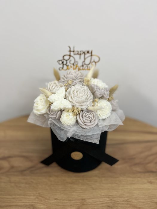 Flowerboks ze swiec sojowych zapachowy prezent kwiaty ślub urodziny