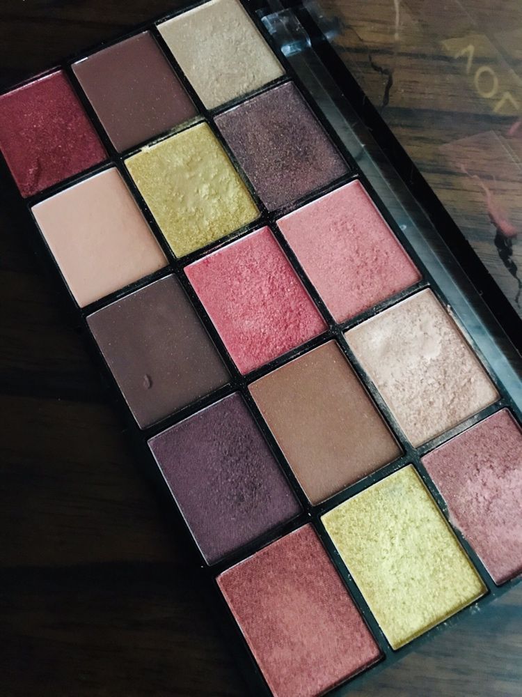 Paleta cieni do powiek Makeup Revolution