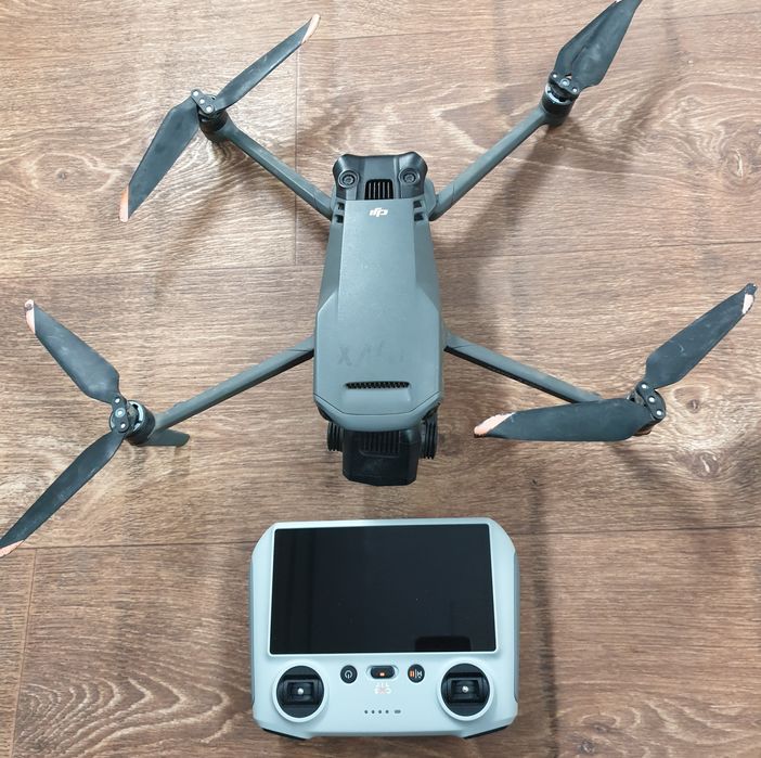 Квадрокоптер DJI Mavic 3 Pro