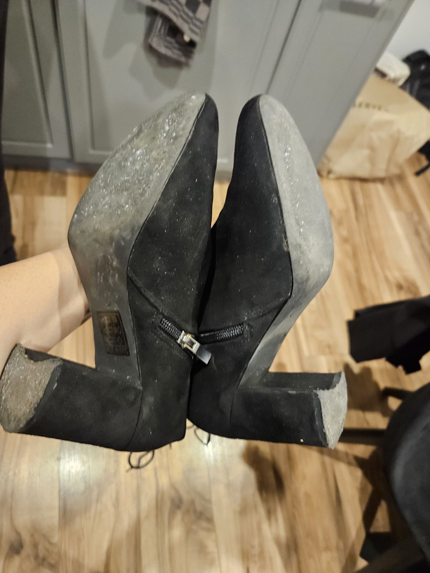 Długie buty zamsz wiązane tył 37