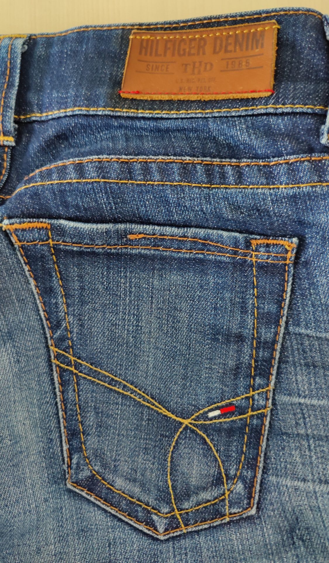 Spodnie damskie, dżinsy, jeansy; 36/8/S; Tommy Hilfiger; niebieskie
Ro