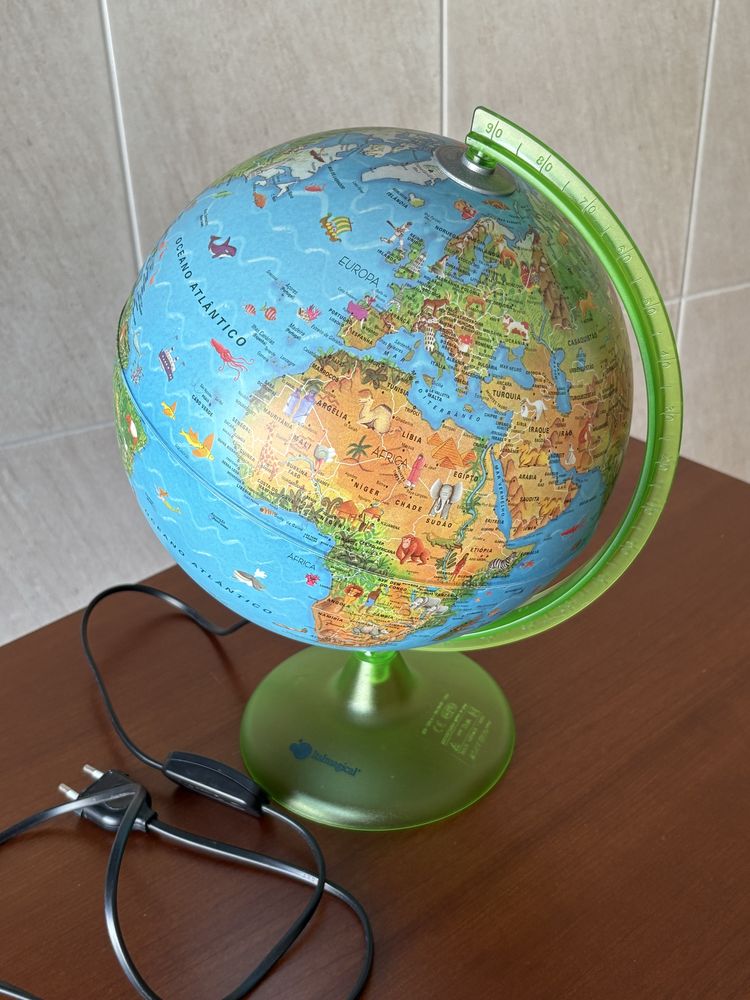 Globo terrestre com iluminação da Imaginarium