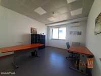 Escritório em Condomínio Industrial com 16,90 m2 em Frielas