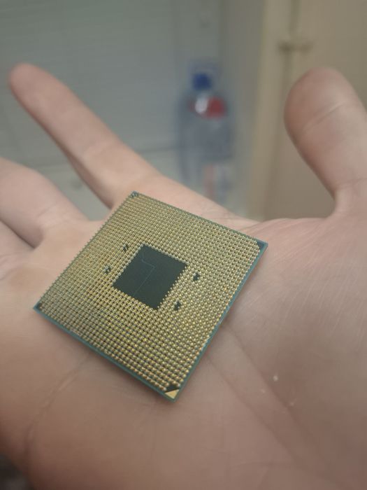 Ryzen 5600g 3.9 GHz / 16 MB