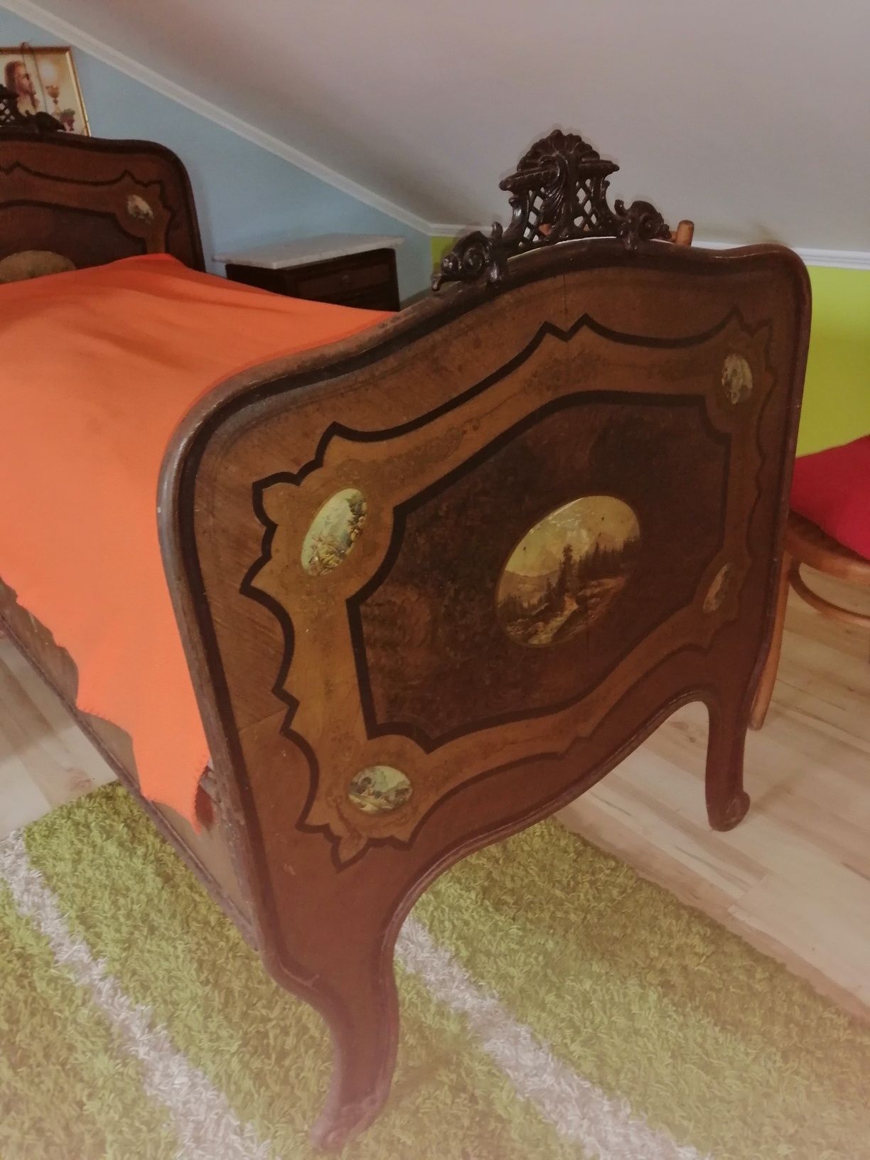 Łóżko wiedeńskie stuletnie plus nakastlik plus materac