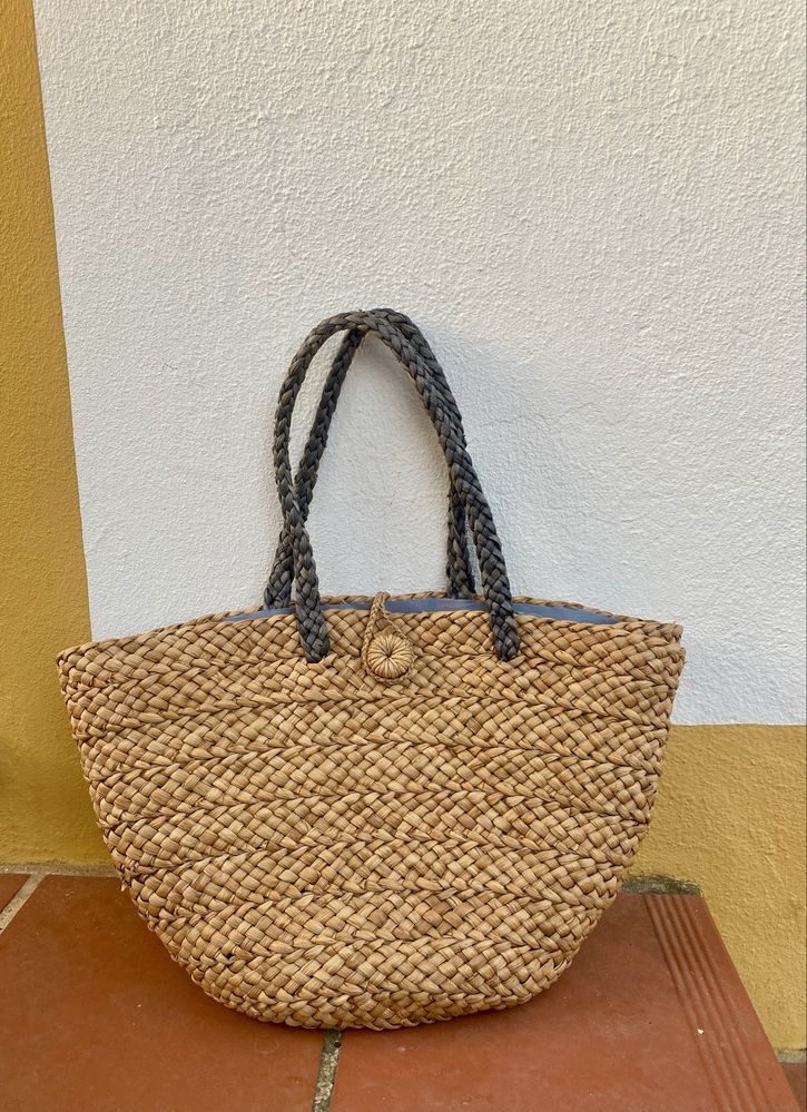 Cesto forrado com alças azuis escuro com bolsinho