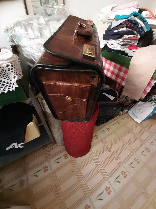 Malote em couro com codigo