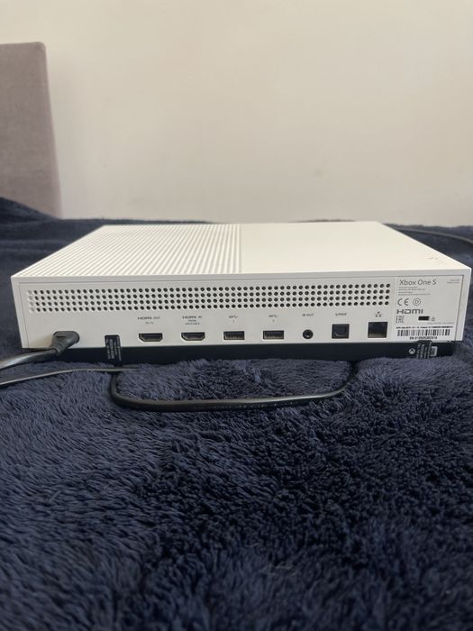 Xbox One S / 2 pady / 10gier / ładowarka / patrz opis