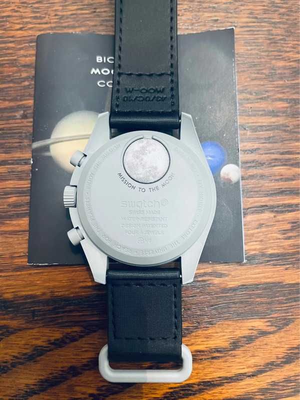 Omega x Swatch - MoonSwatch Mission To the Moon SO33M100