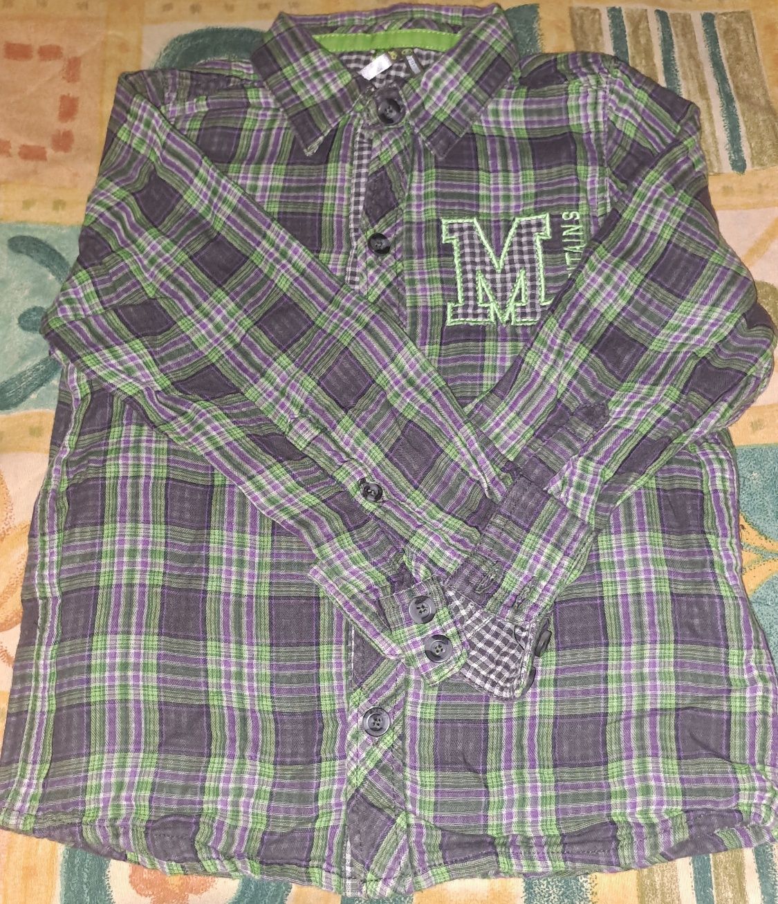 Vendo camisas de criança
