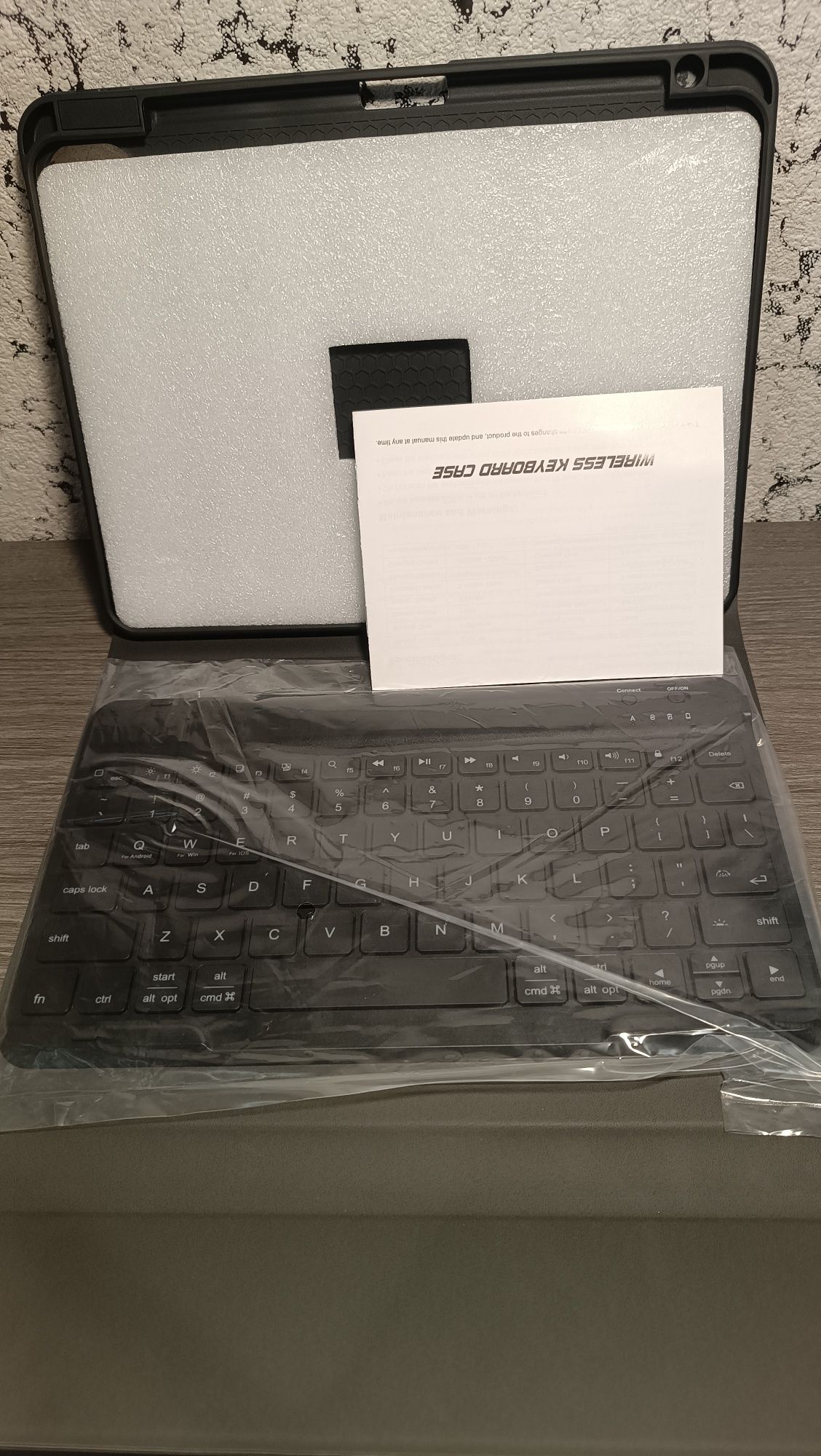 Чохол з бездротовою клавіатурою ( Bluetooth) для ipad.